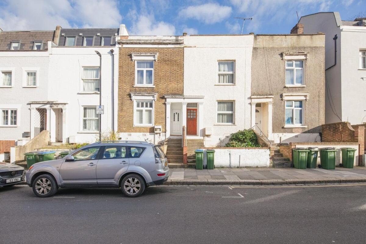 Spacious 3 Bedroom With Ps5 And Pool Table Near O2 Arena Canary Wharf And Elizabeth Line To Appartamento