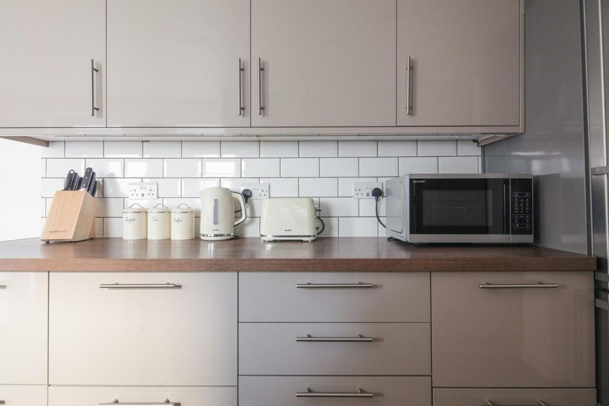 Spacious 3 Bedroom With Ps5 And Pool Table Near O2 Arena Canary Wharf And Elizabeth Line To Appartamento