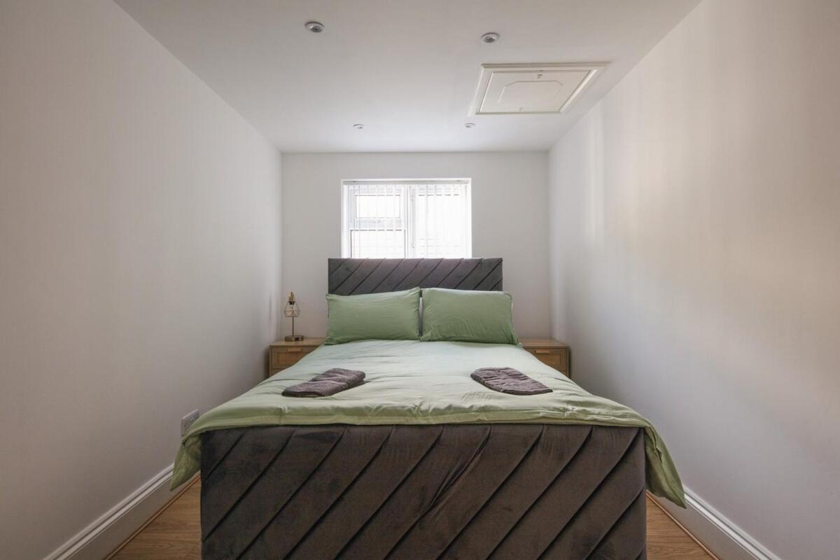 Spacious 3 Bedroom With Ps5 And Pool Table Near O2 Arena Canary Wharf And Elizabeth Line To Appartamento Londra