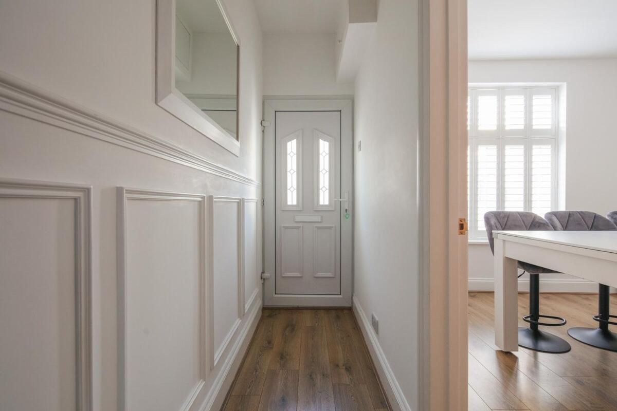 Spacious 3 Bedroom With Ps5 And Pool Table Near O2 Arena Canary Wharf And Elizabeth Line To * Londra
