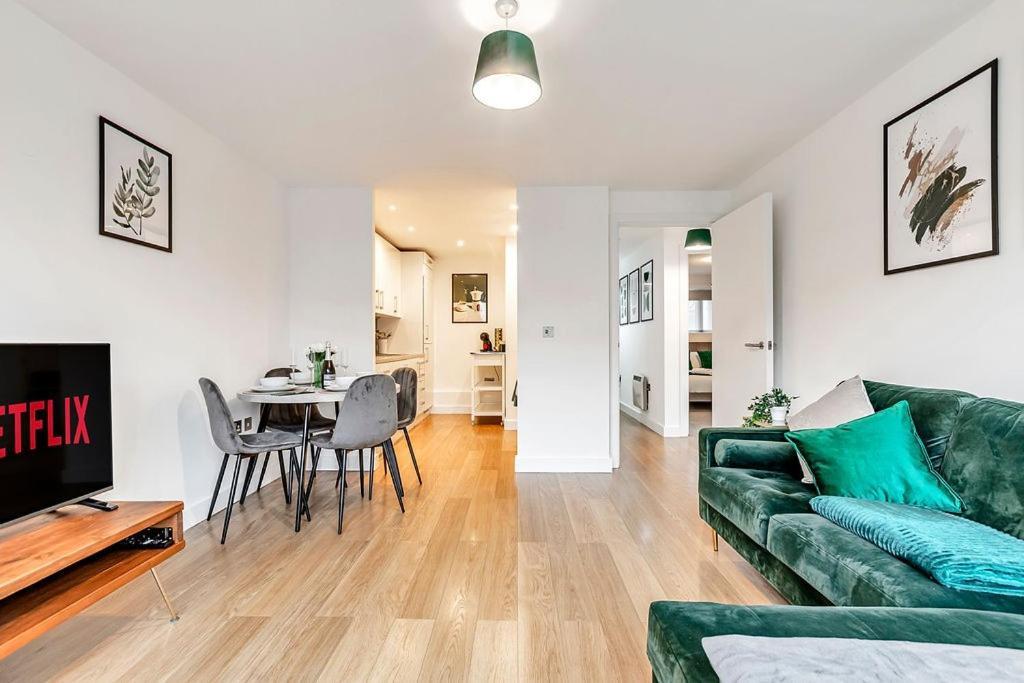Stylish With Free Parking And Canal Views London