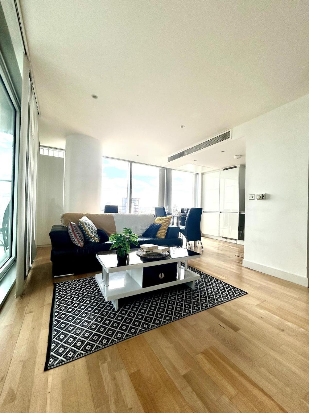 Lejlighed Luxe , Balcony , Gym , Views , 5 Minutes To Station *