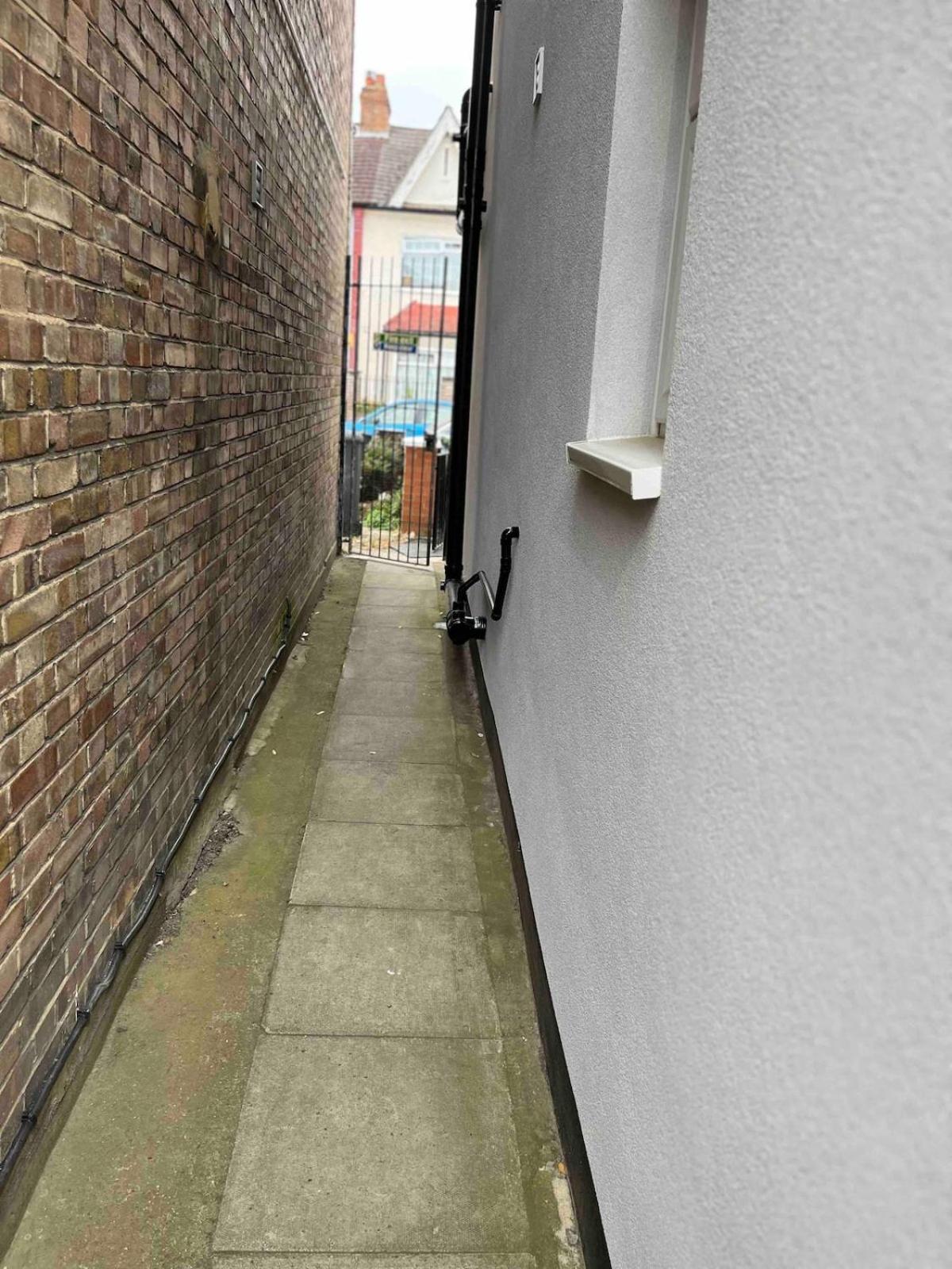 Gasthof Flat With Private Entrance London