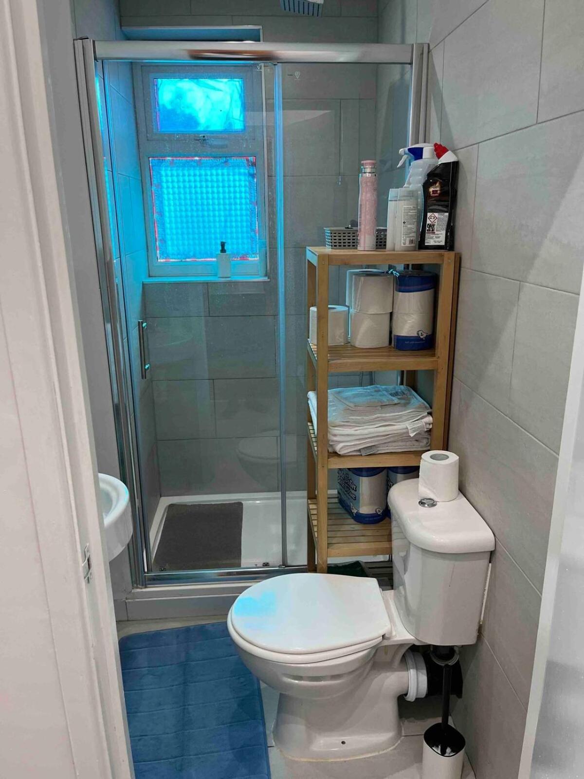 Gasthof Flat With Private Entrance London