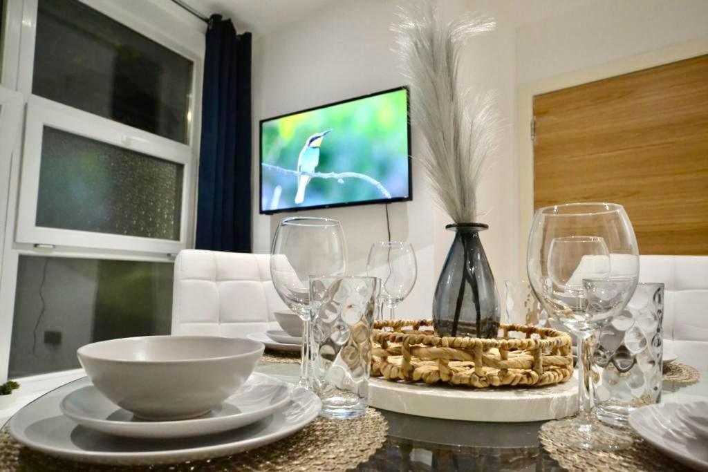 Stylish 2 Bedrooms Flat In Tower Bridge Apartment *