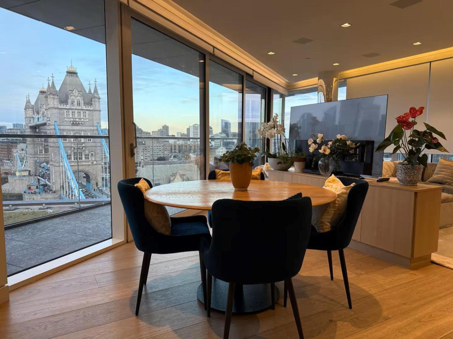 4m Pounds Luxury Tower Bridge Direct Views Sleeps 7 * London