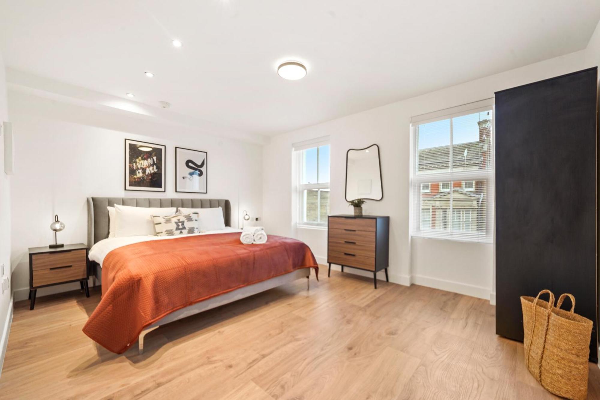 Apartment Stylish & Spacious Modern Near Dalston Kingsland Station London