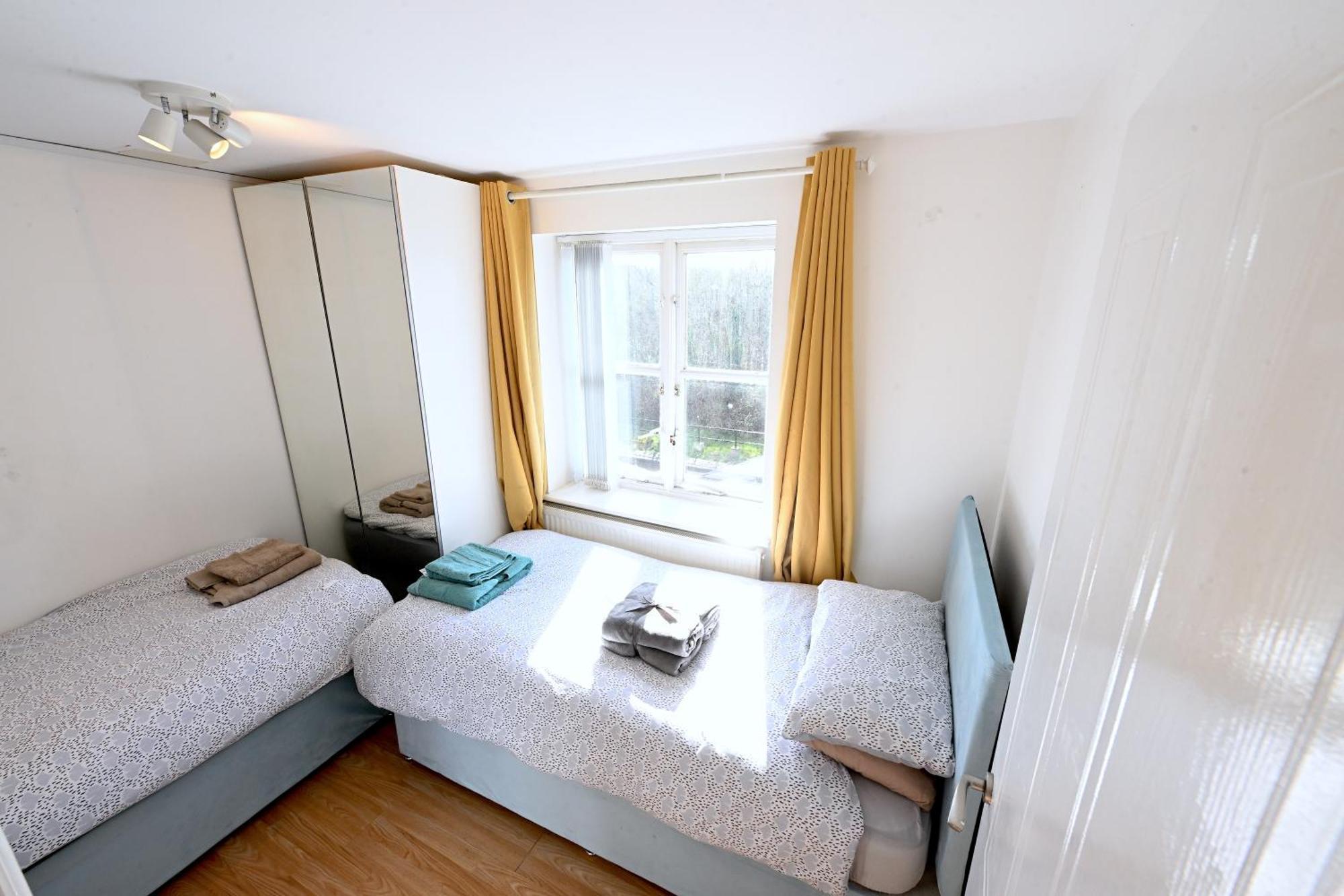 Unique 2-bedroom With River Views! Leilighet London
