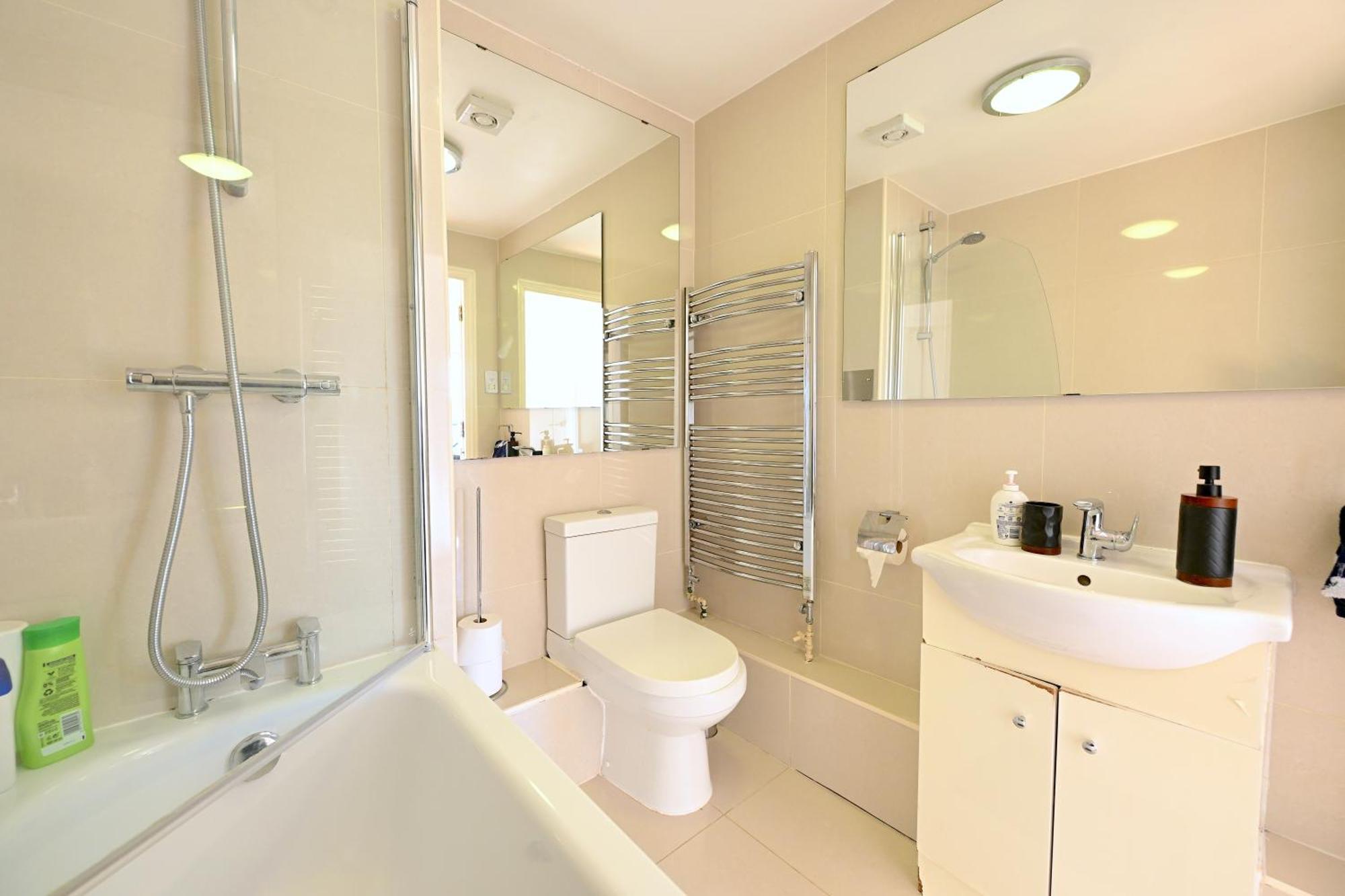 Leilighet Unique 2-bedroom With River Views! London