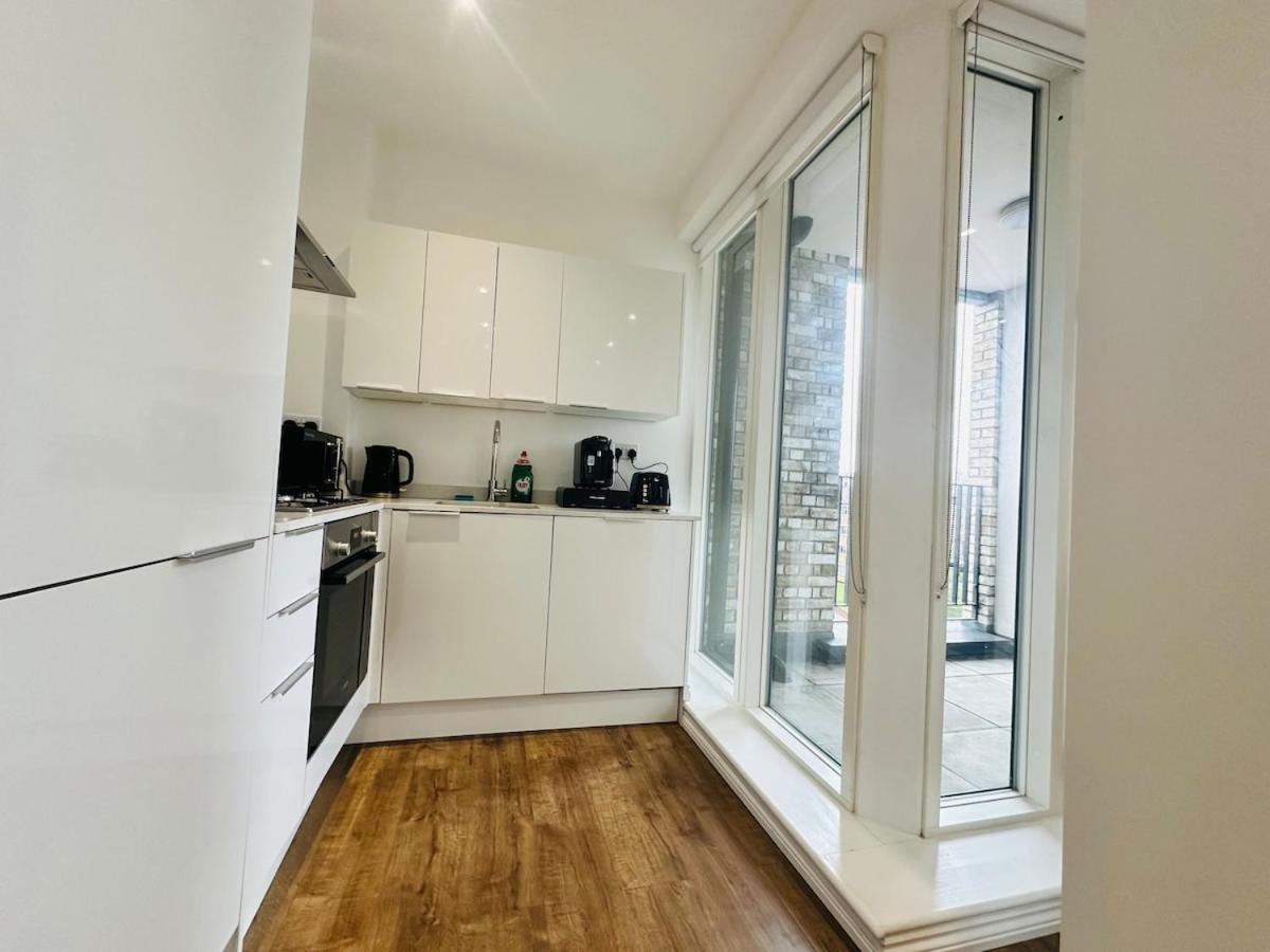 Apartment Spacious Close To Major Station *