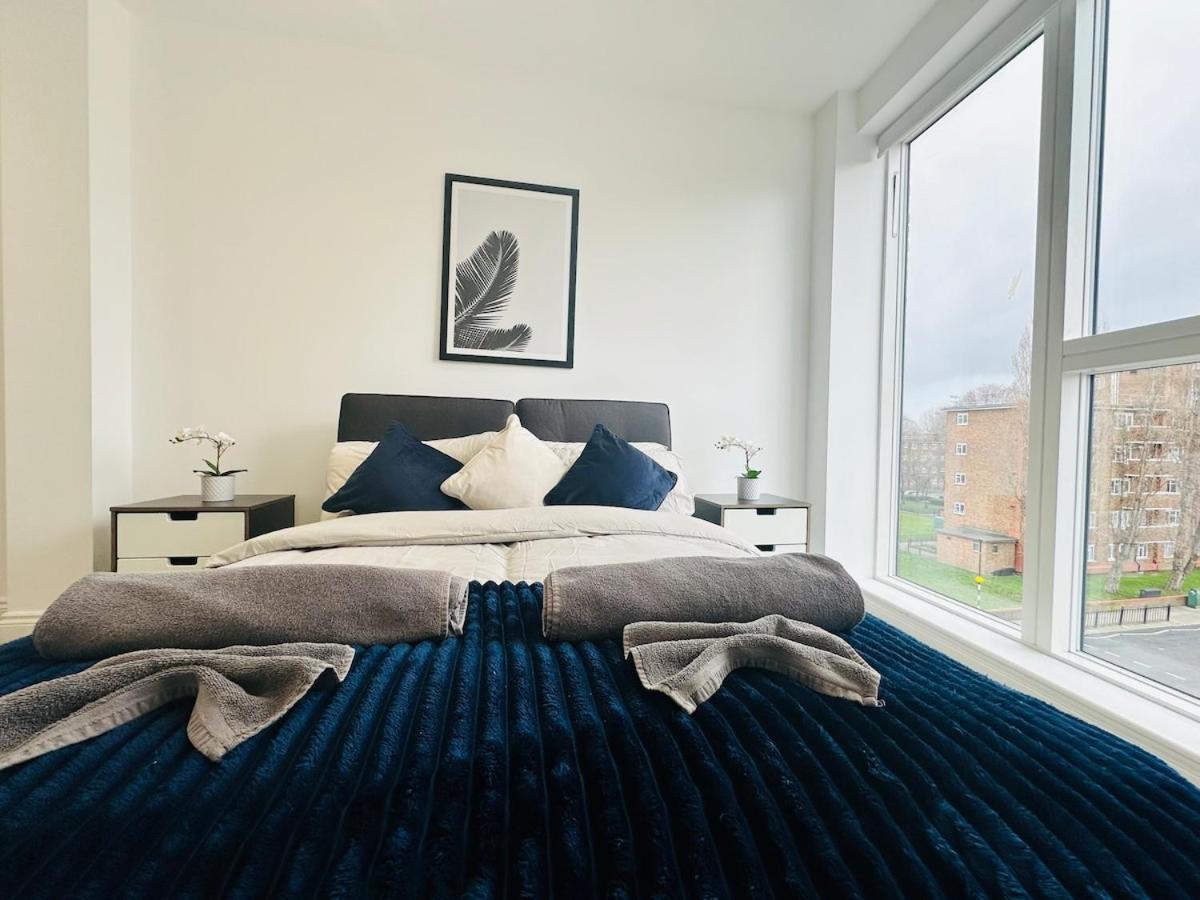 Spacious Close To Major Station *