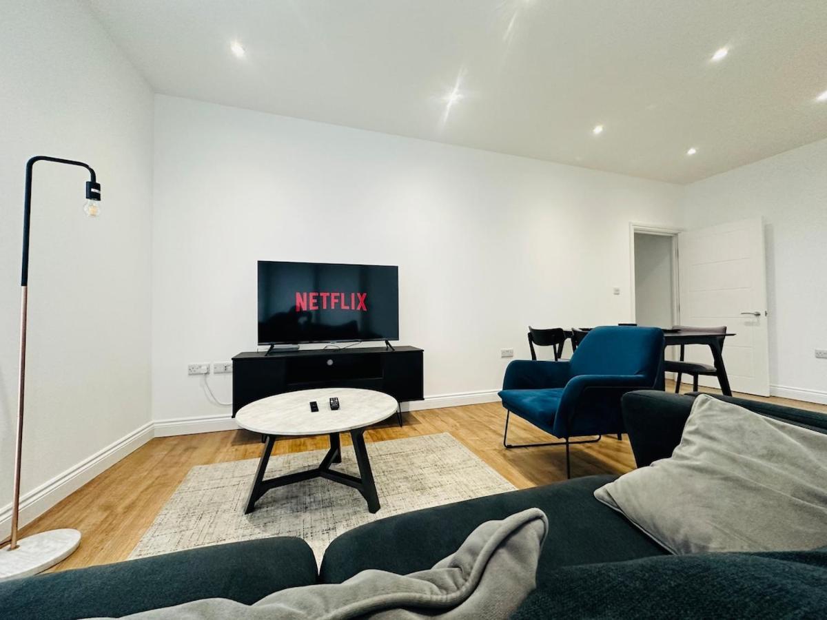 Apartment Spacious Close To Major Station *