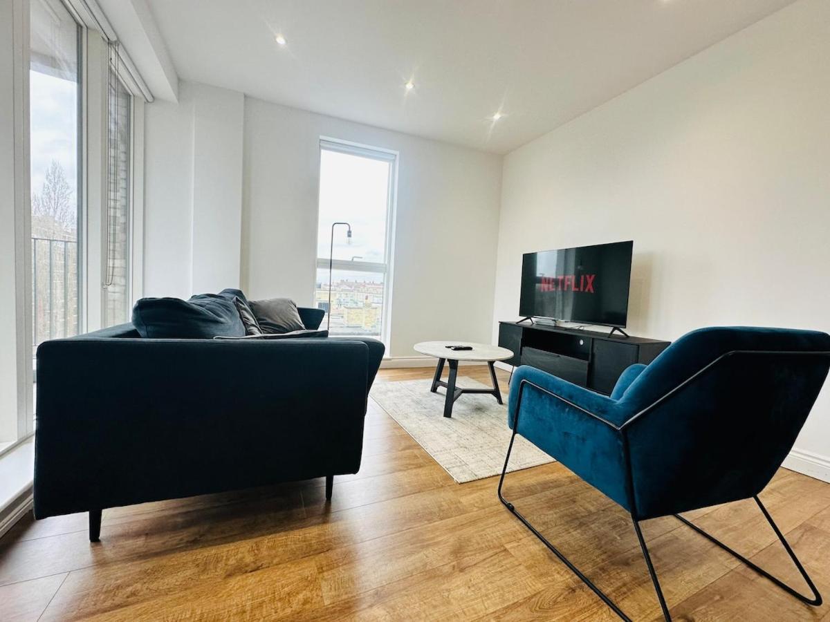Spacious Close To Major Station Apartment London