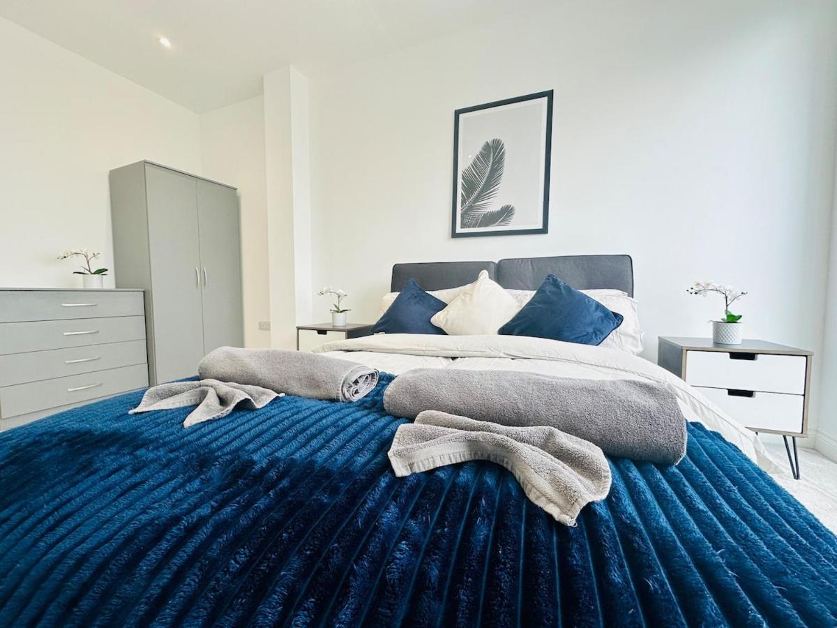 Spacious Close To Major Station London