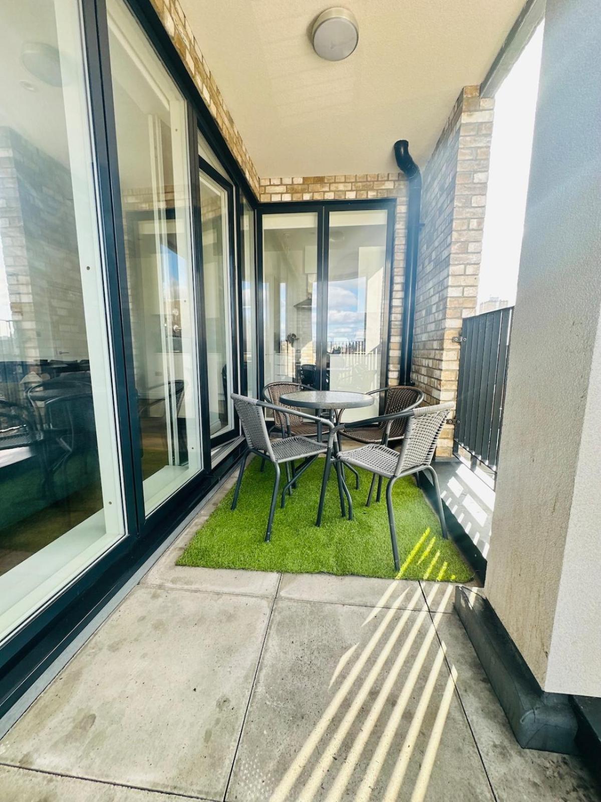 Apartment Spacious Close To Major Station London