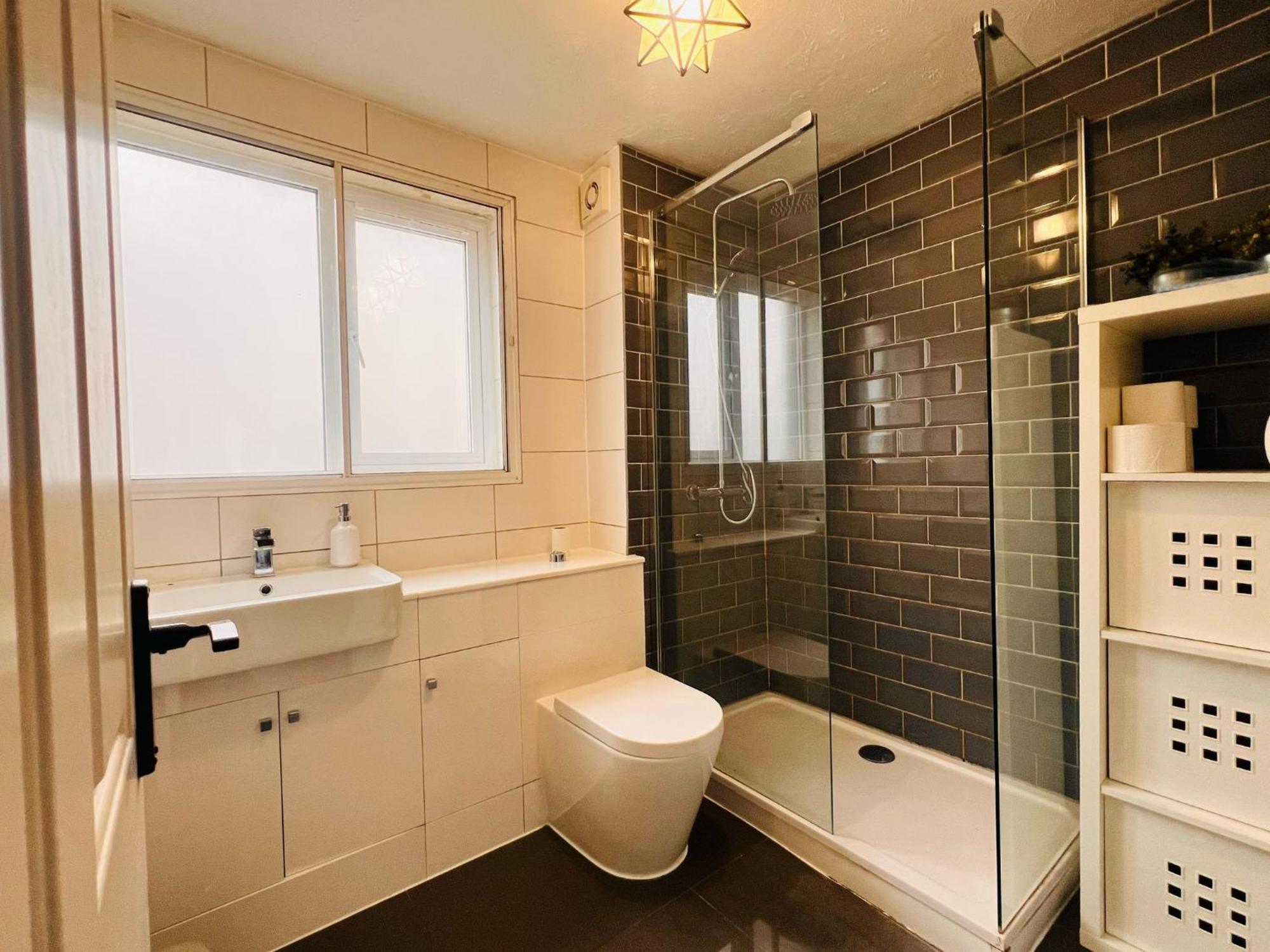 Charming 3-bedroom, Bow, Appartement *