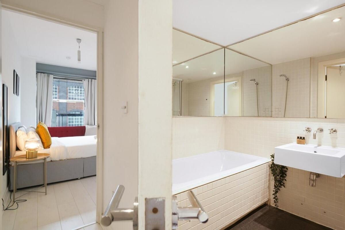 Modern 2-bed With Balcony In Stratford * London
