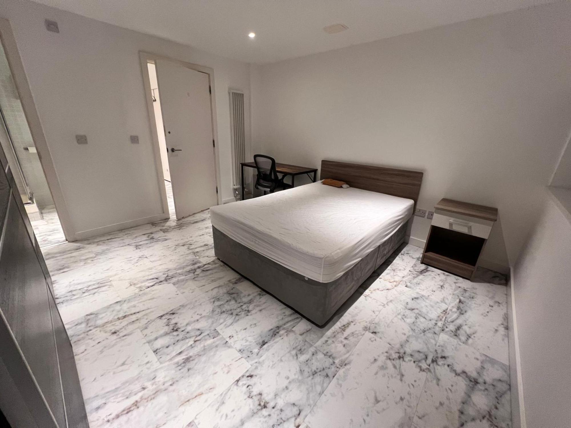 Aparthotel Deluxe Entire With 2x Bedrooms, 2x Bathrooms And A Big Living In The Olympic Park And Westfield At Stratford *