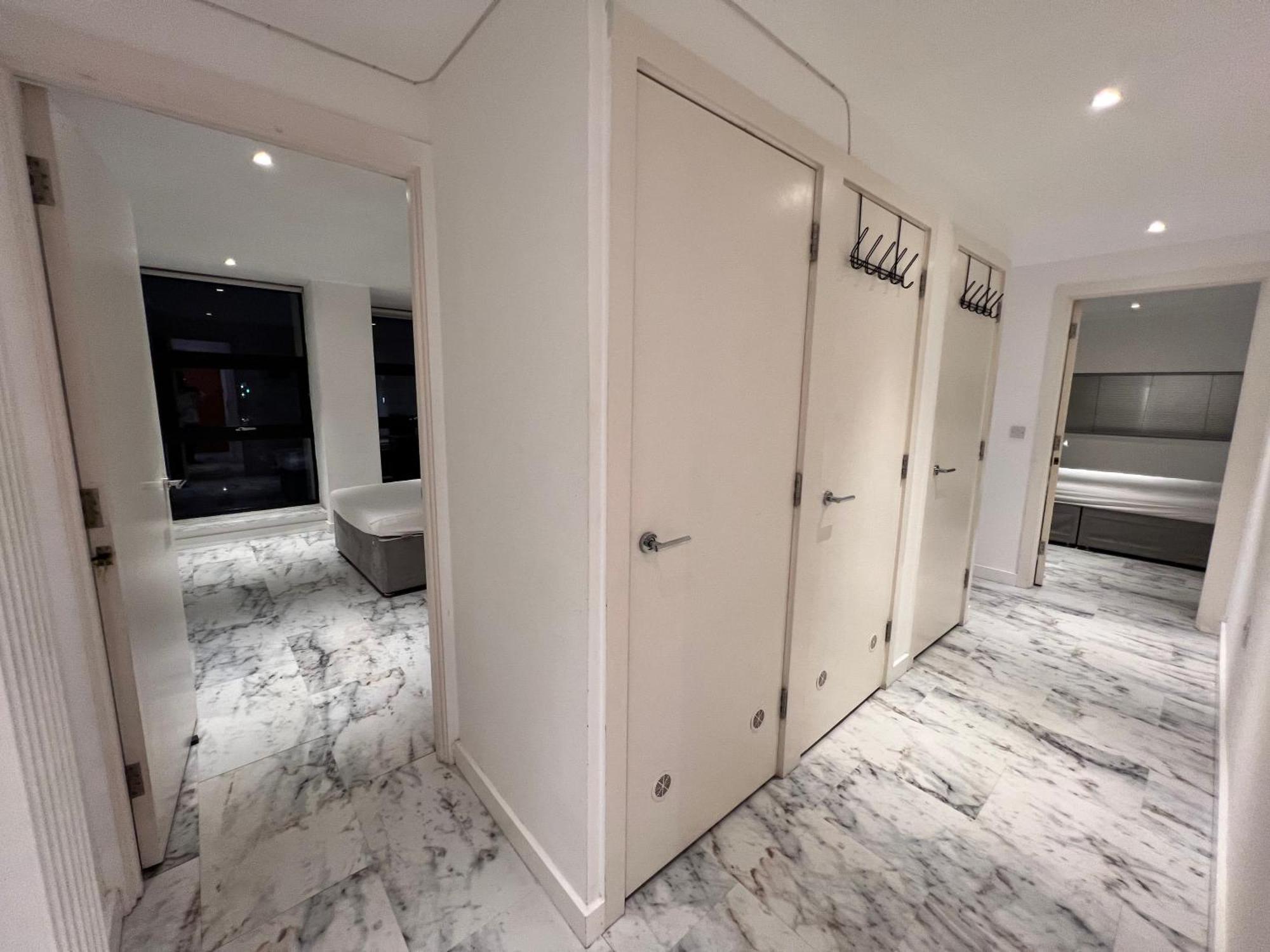 Aparthotel Deluxe Entire With 2x Bedrooms, 2x Bathrooms And A Big Living In The Olympic Park And Westfield At Stratford London