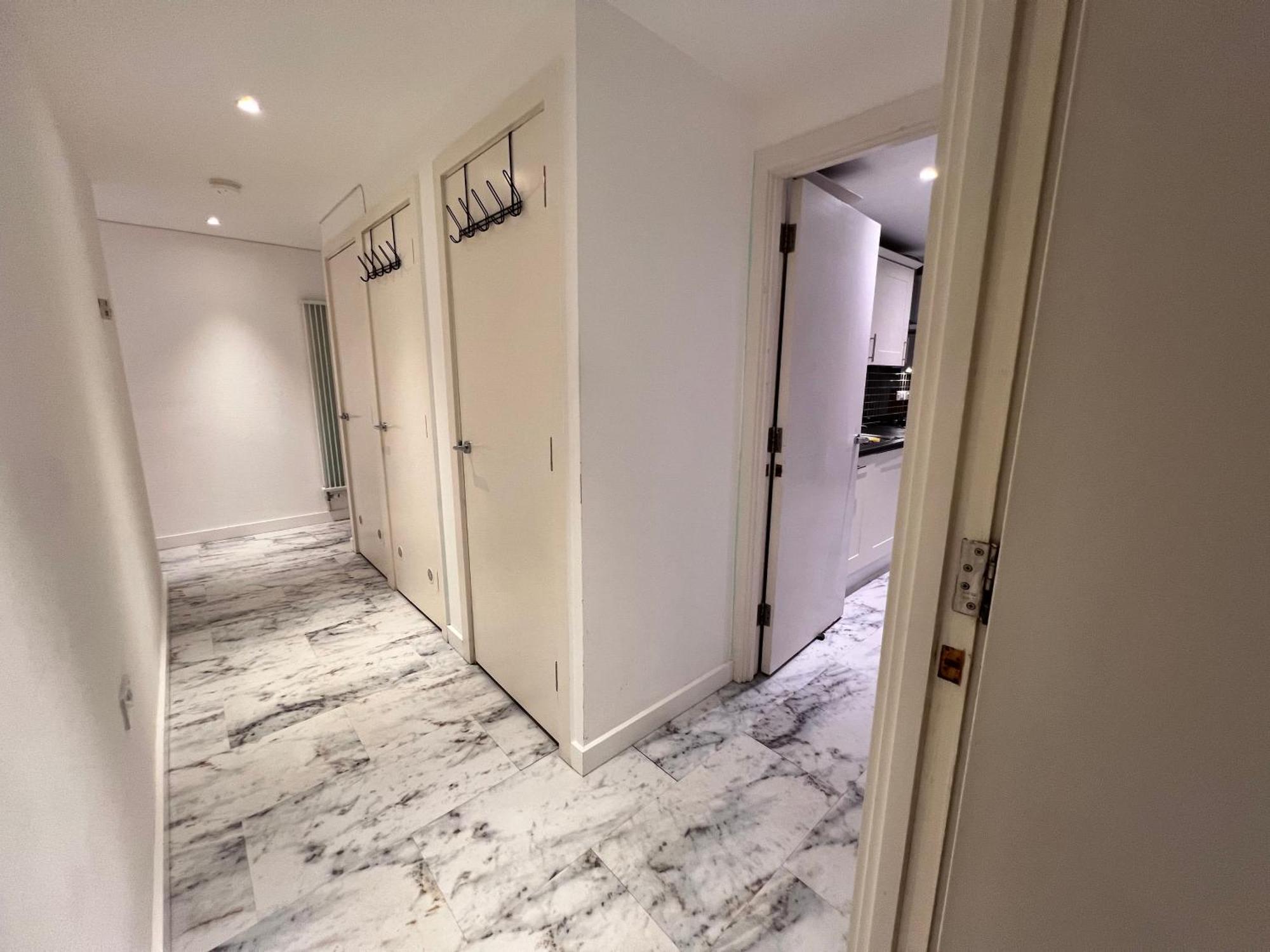 Deluxe Entire With 2x Bedrooms, 2x Bathrooms And A Big Living In The Olympic Park And Westfield At Stratford Aparthotel