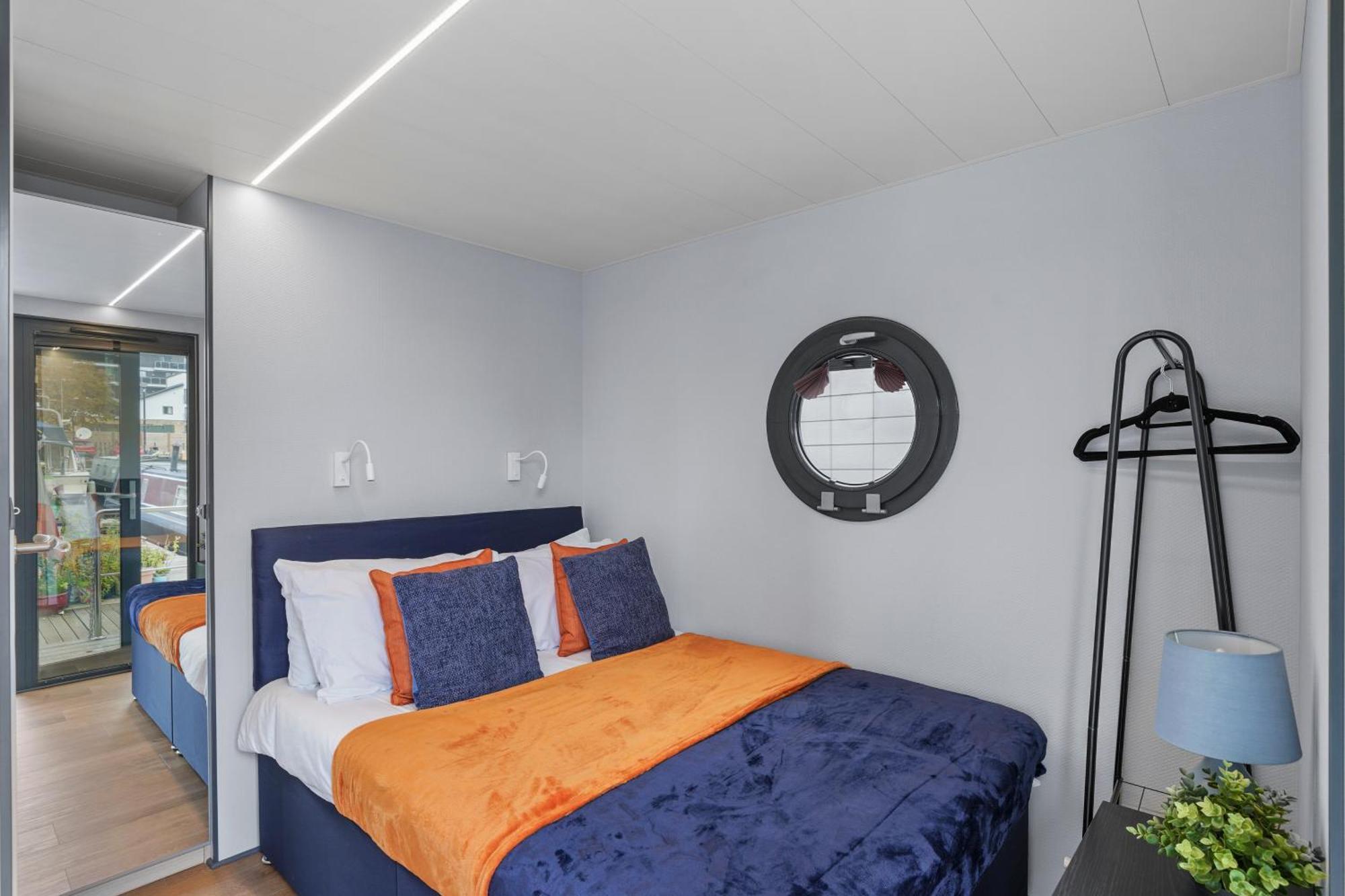 Bateau-hôtel Unique Water In - Sleeps 6