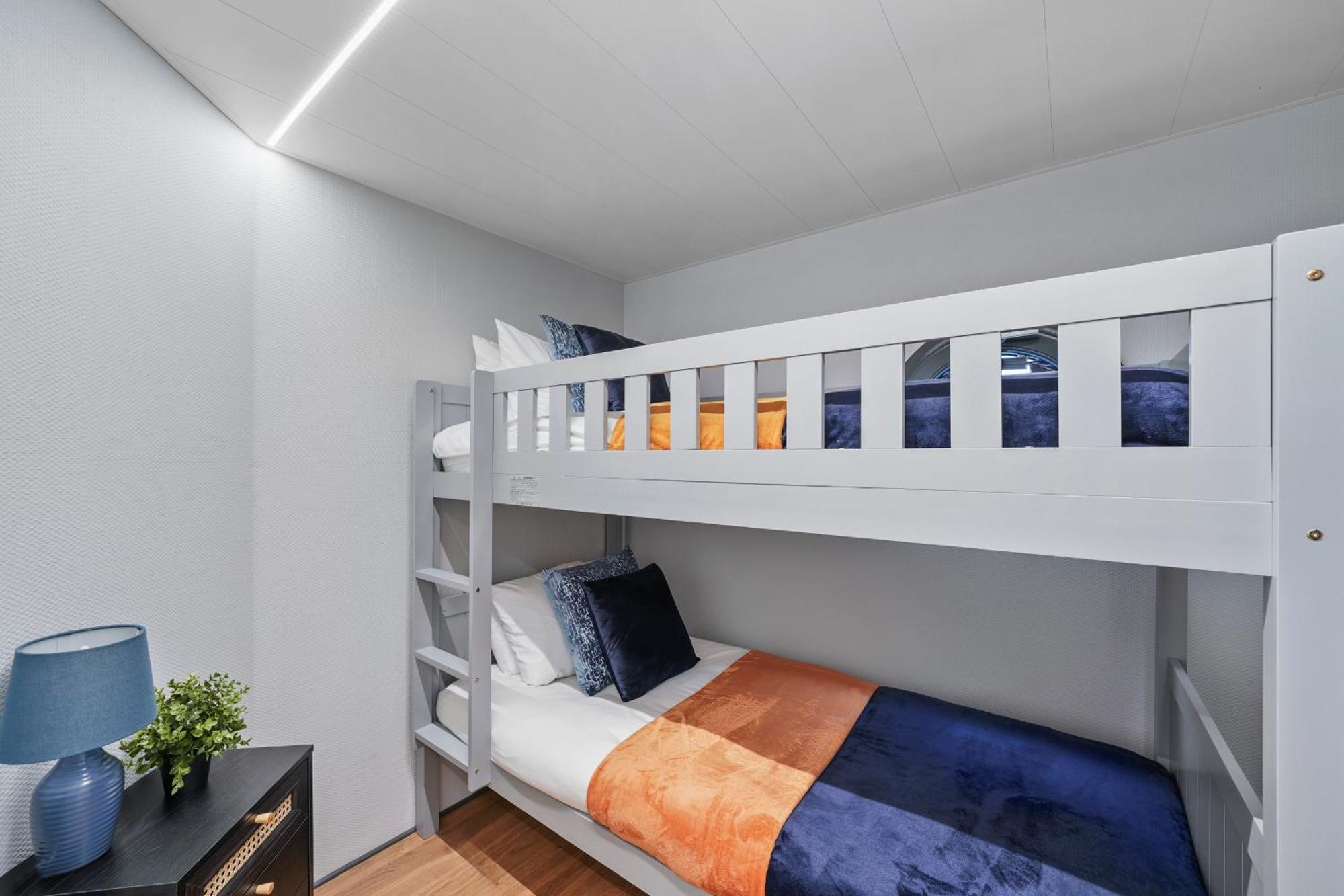 Bateau-hôtel Unique Water In - Sleeps 6 *