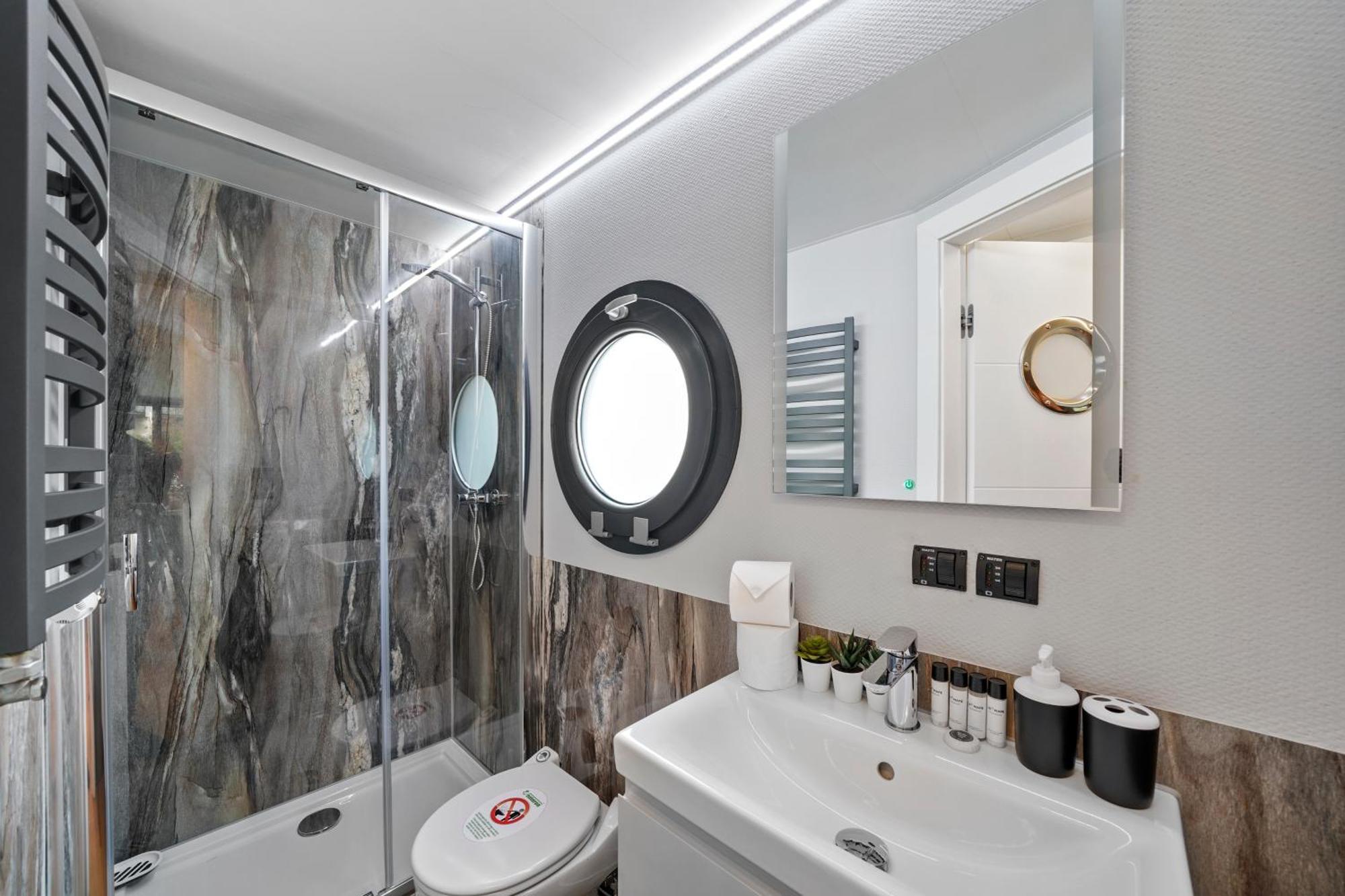 Unique Water In - Sleeps 6 Bateau-hôtel