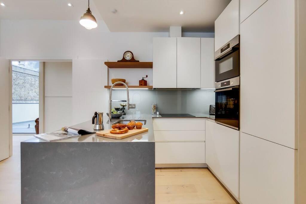 Apartment 13 Borough - Contemporary 1-bed, 1-bath In Borough London