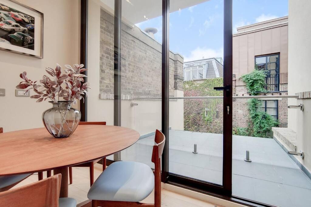 13 Borough - Contemporary 1-bed, 1-bath In Borough