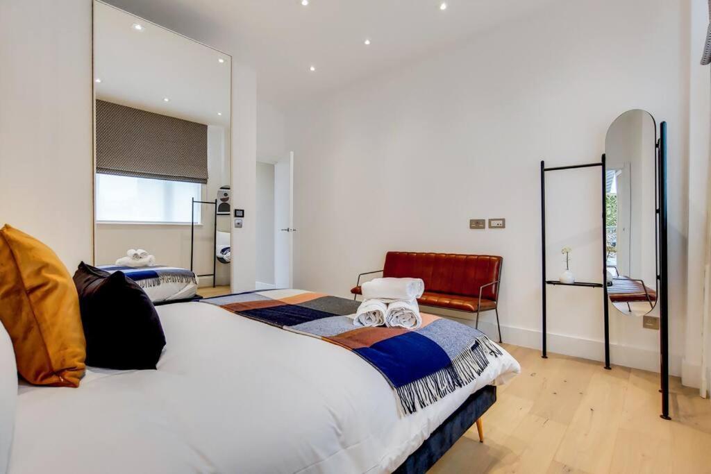 Apartment 13 Borough - Contemporary 1-bed, 1-bath In Borough