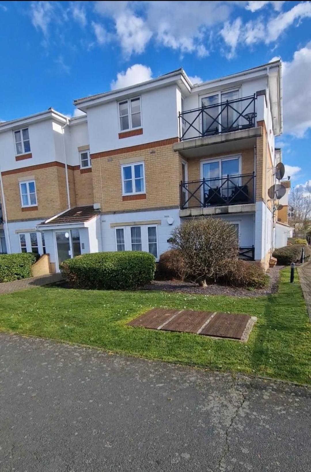 Unique 2-bedroom With River Views! Leilighet *