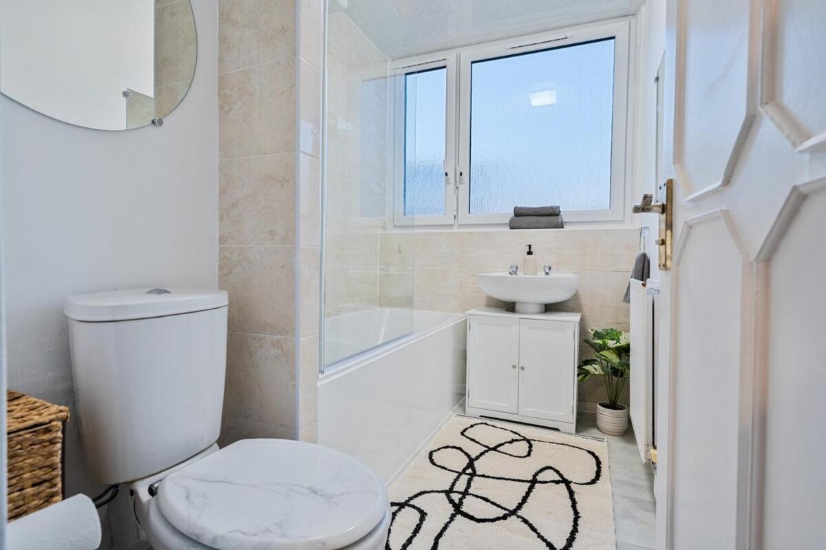 3 Bedroom Prime Location Near Canary Wharf Lägenhet