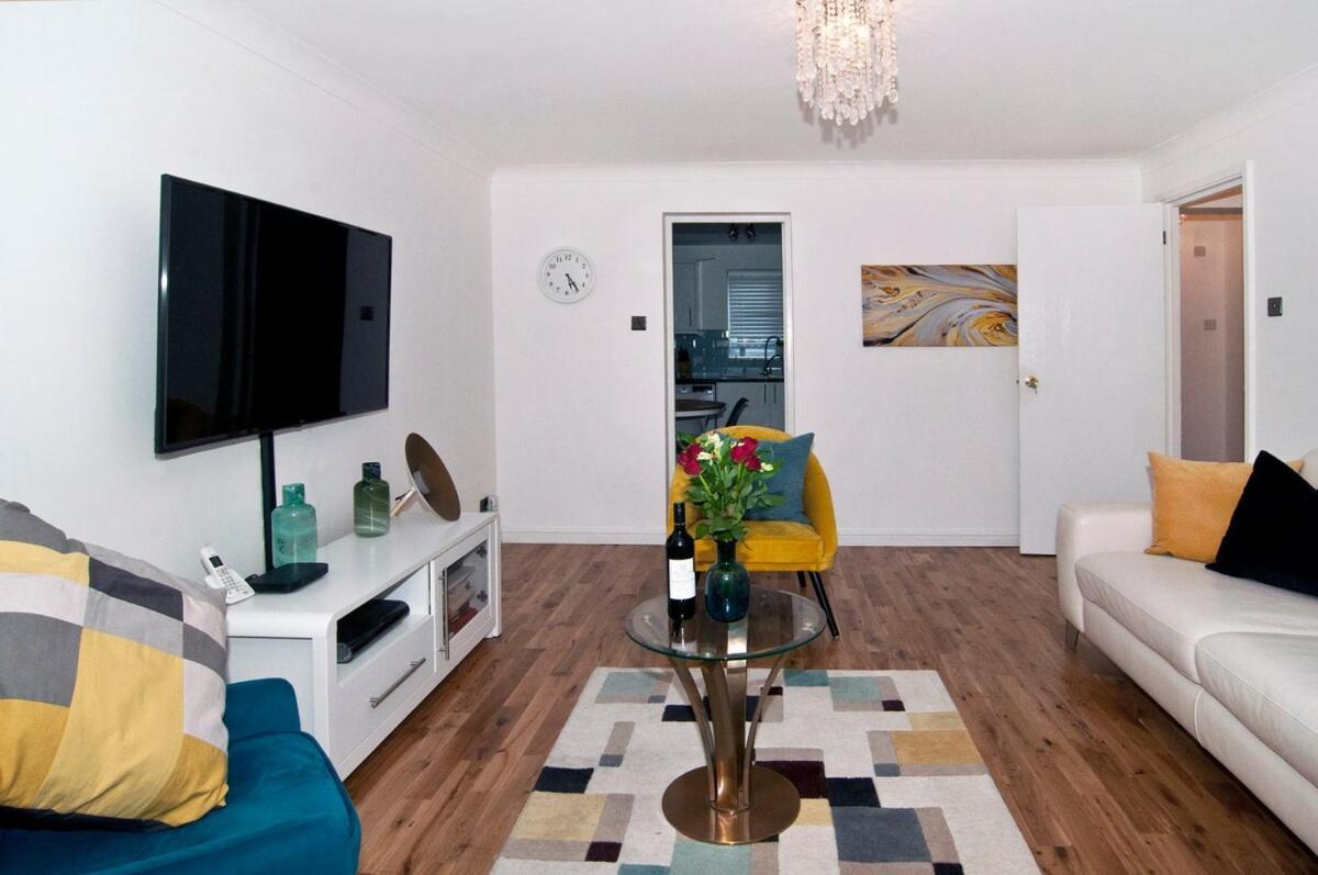 Luxurious Zone 2, One Stop Bridge! Apartment *