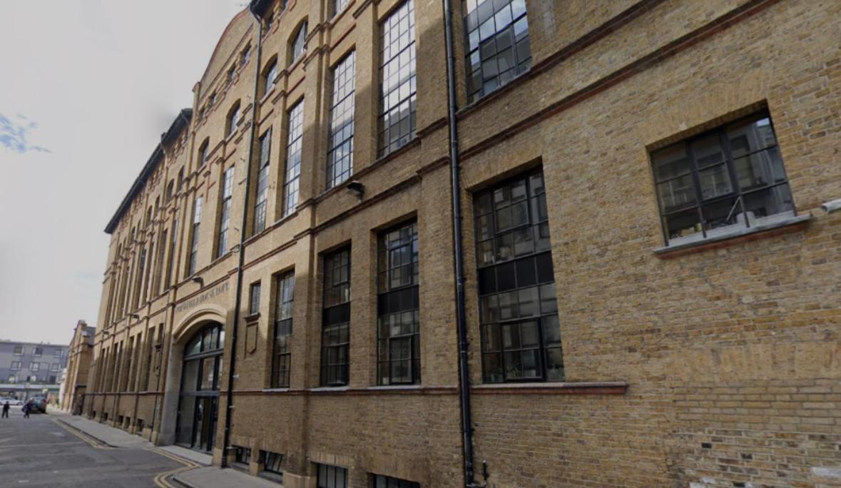 Stylish 1 Bed Flat In Dalston Junction *