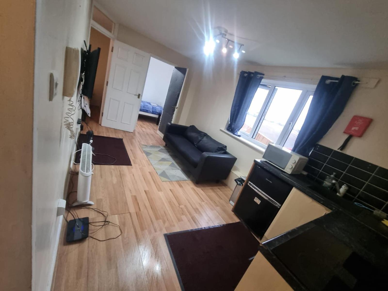 Entire 2 Bed Flat In London, 5 Mins From Tube Lägenhet