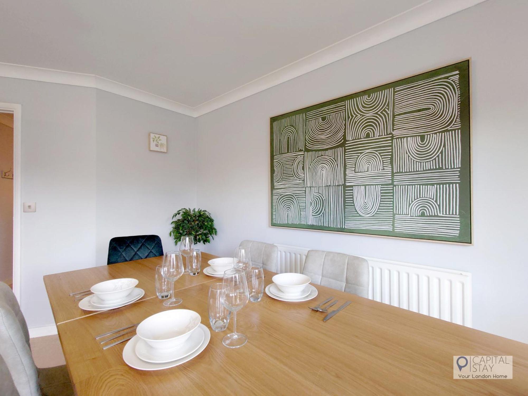 Fully Serviced Two Bed In Poplar Londres