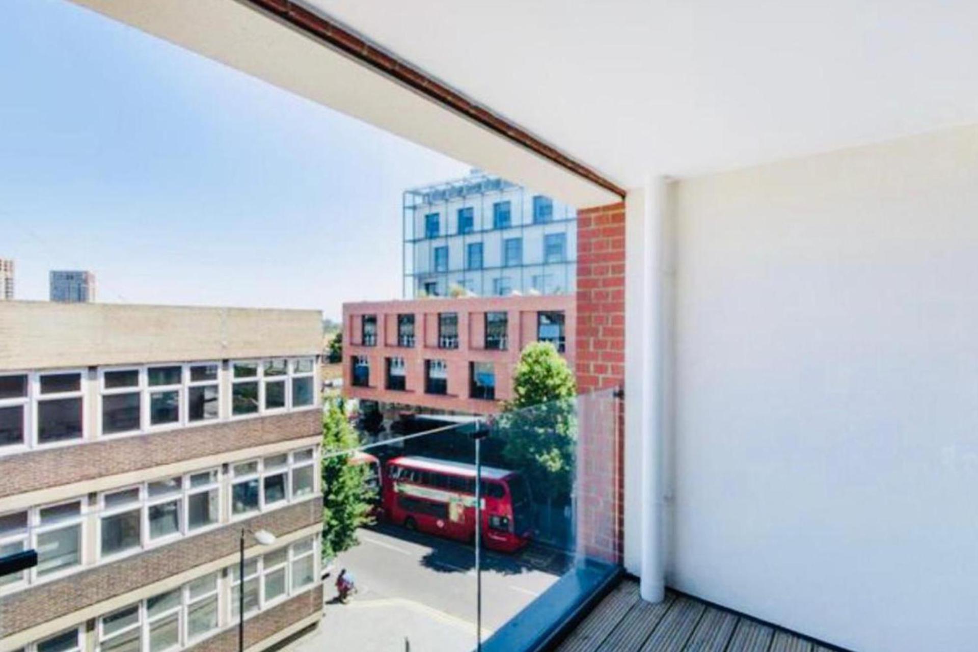 Impeccable 1-bed In Lejlighed