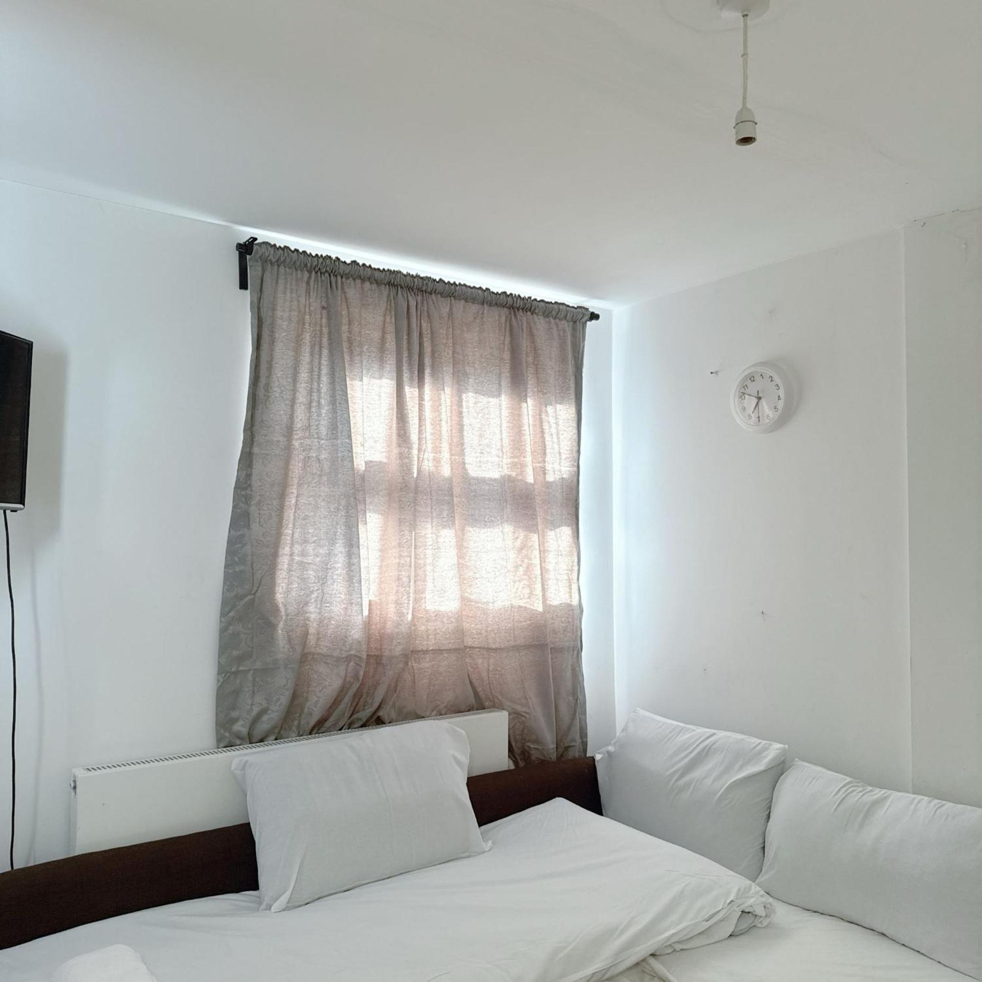 Twenty One Bed & Breakfast London