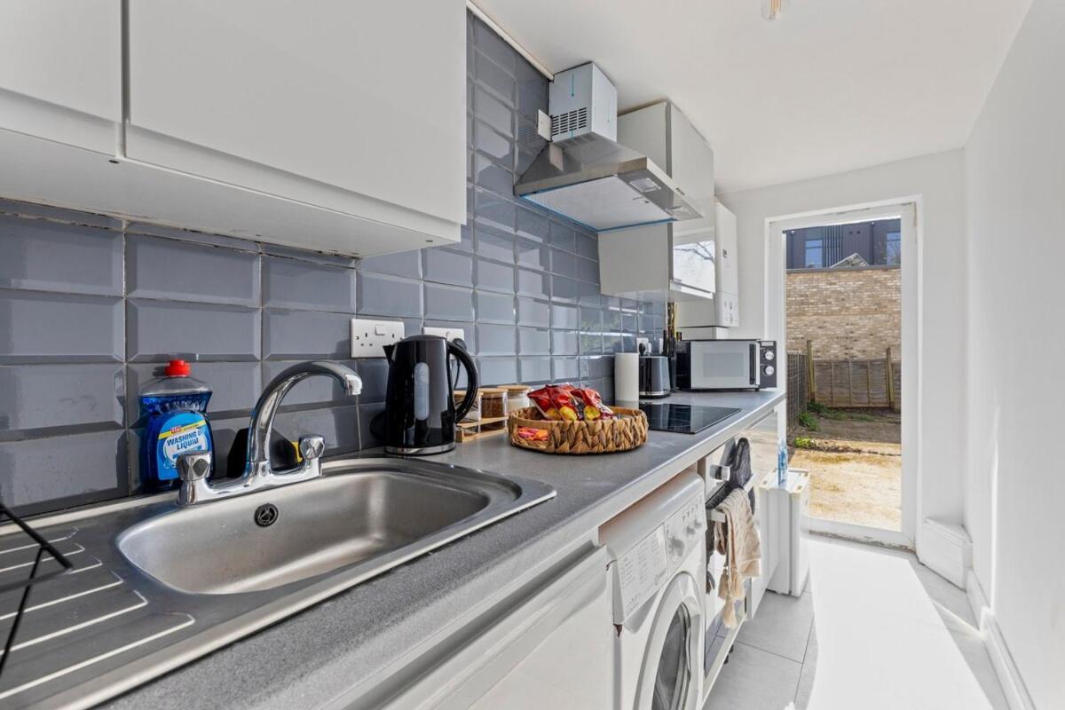 Apartment Stylish 3-bed Flat In Lewisham, Near Greenwich London