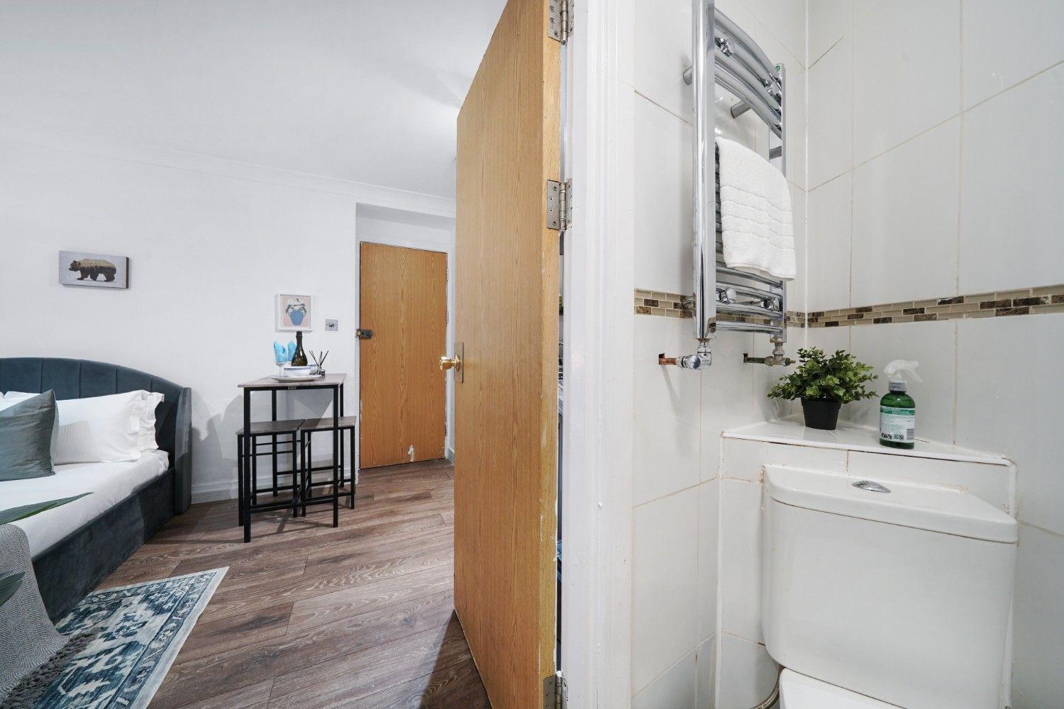 Affordable Studio, 1, 2 And 3 Bed In E14 Apartment London