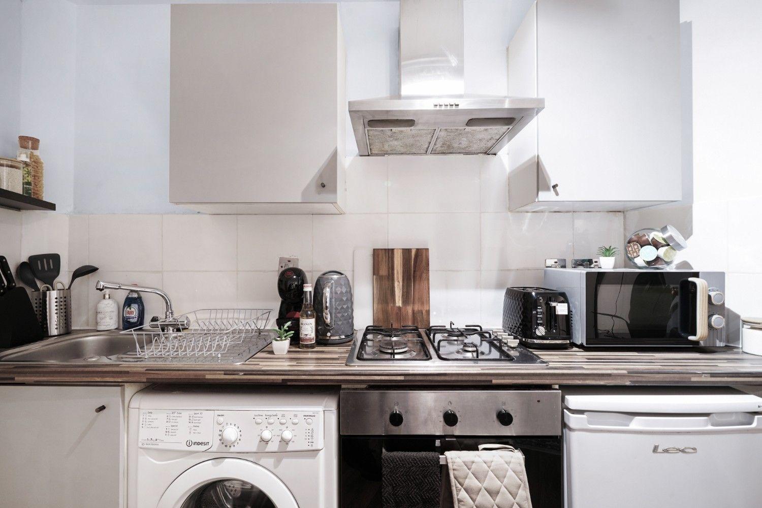 Apartment Affordable Studio, 1, 2 And 3 Bed In E14 *