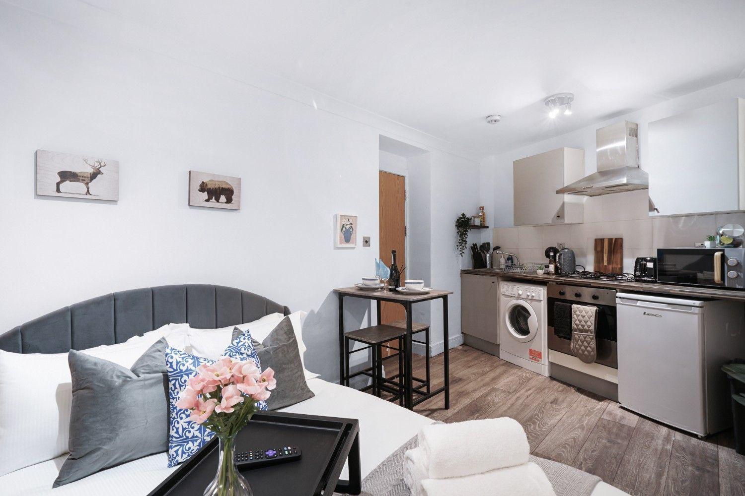 Apartment Affordable Studio, 1, 2 And 3 Bed In E14