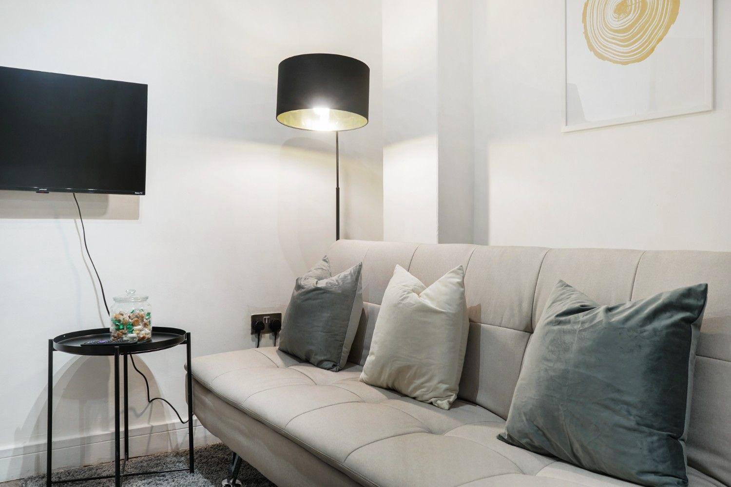 Apartment Affordable Studio, 1, 2 And 3 Bed In E14