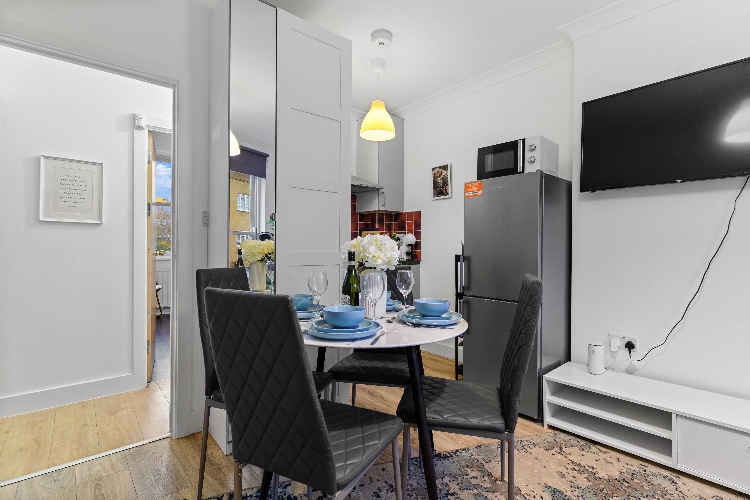 Apartment Affordable Studio, 1, 2 And 3 Bed In E14 London