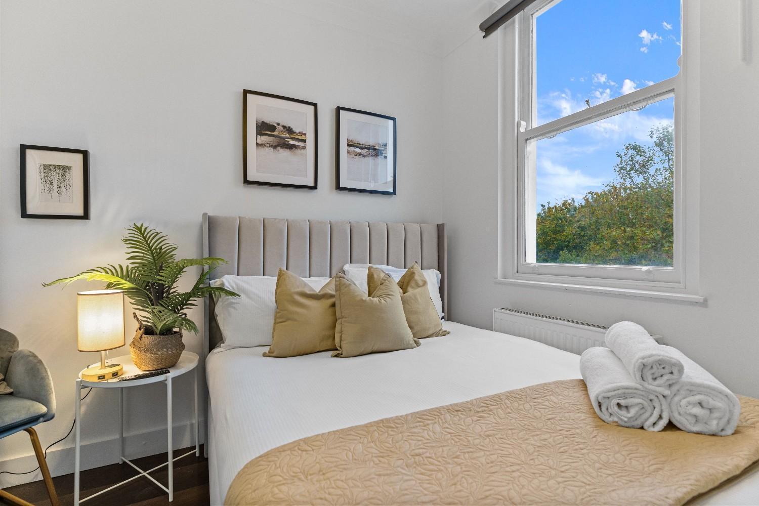 Affordable Studio, 1, 2 And 3 Bed In E14 * London