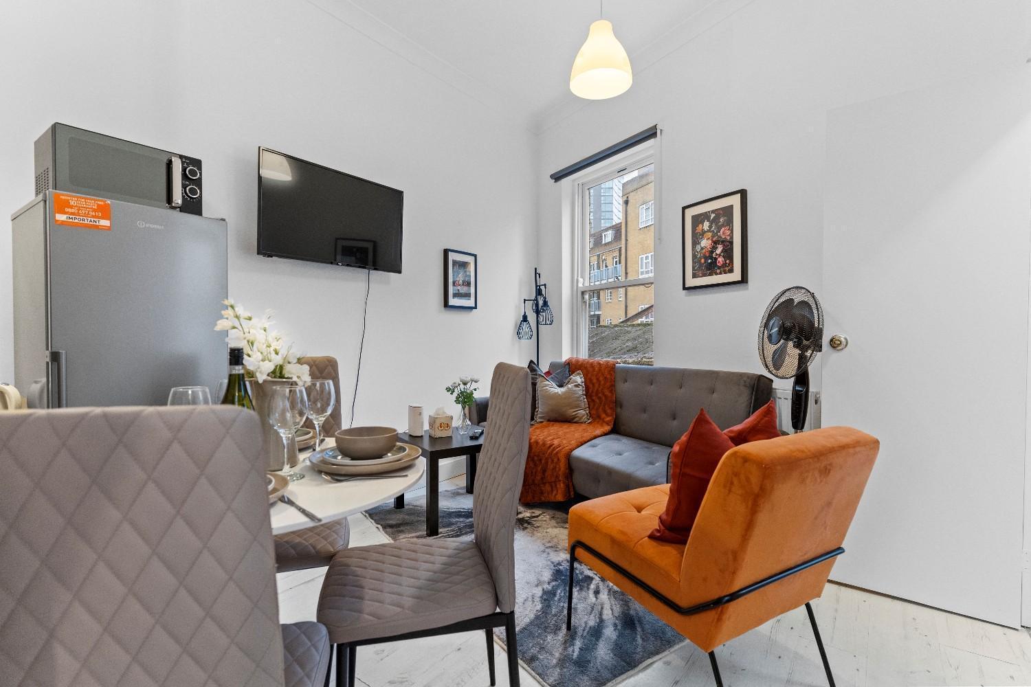 Affordable Studio, 1, 2 And 3 Bed In E14 *