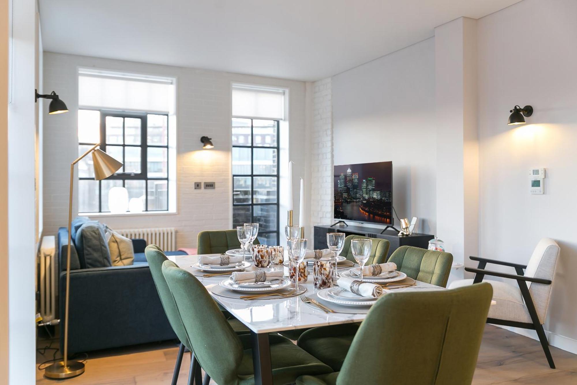 Urban Chic - Clink Street *