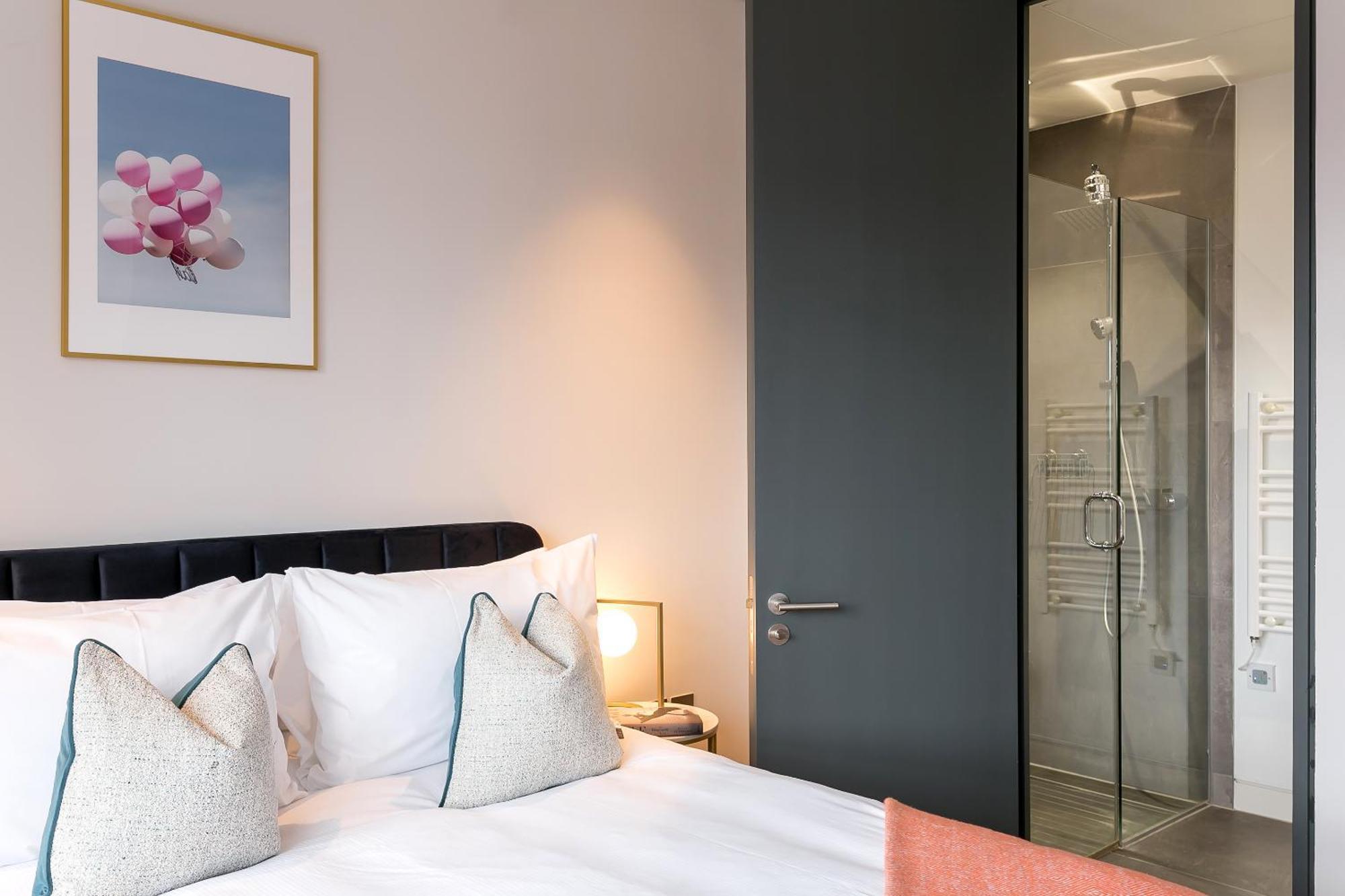 Urban Chic - Clink Street Apartment London