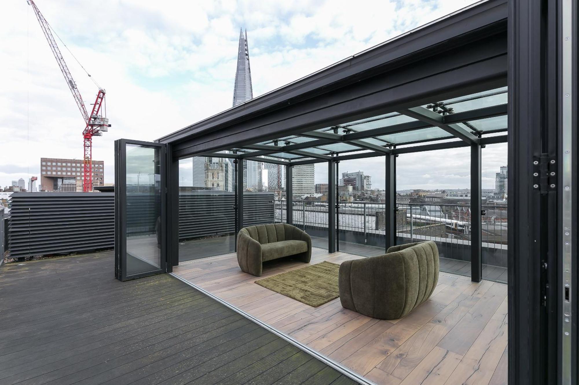 Urban Chic - Clink Street * London