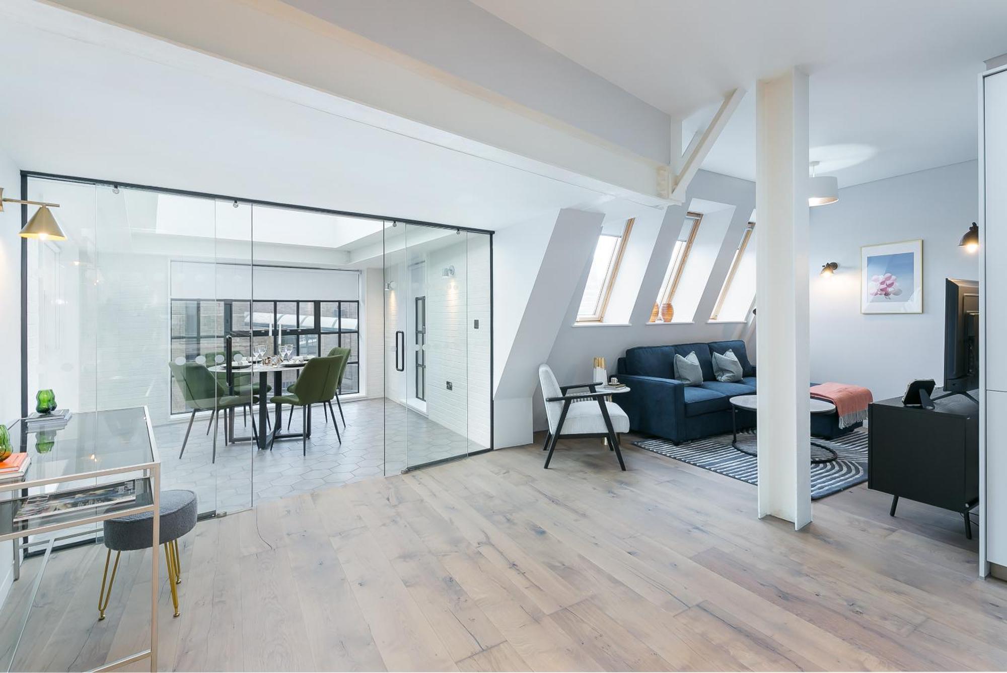 Urban Chic - Clink Street Apartment London